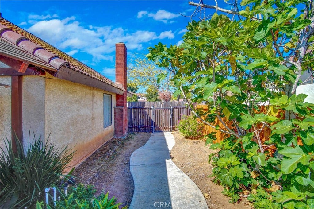 6560 Hemingway, Riverside, CA 92506 6560 Hemingway, Riverside, CA 92506