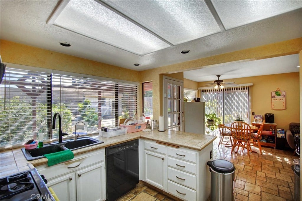 6560 Hemingway, Riverside, CA 92506 6560 Hemingway, Riverside, CA 92506