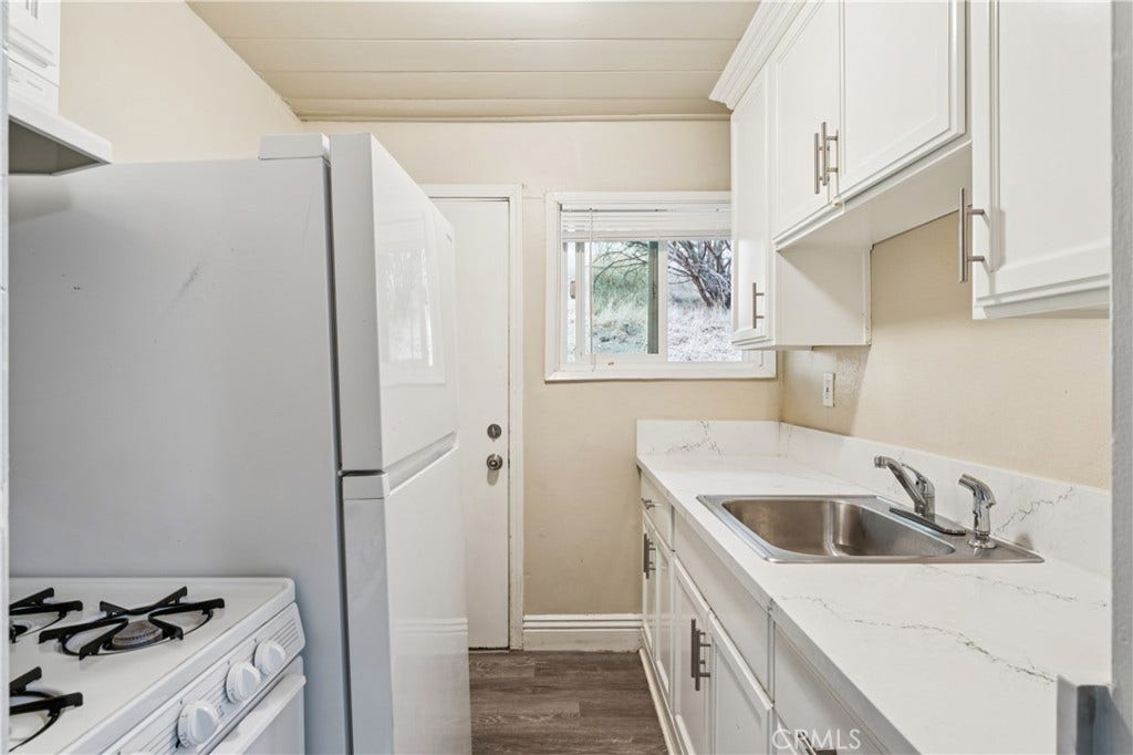 Studio Unit Kitchen