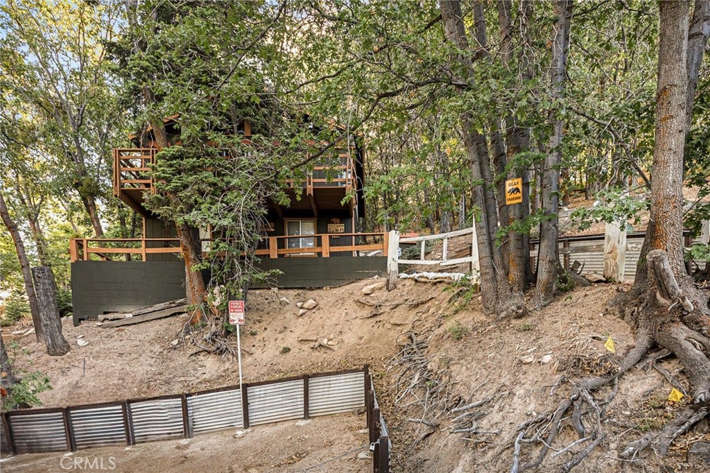 2151 Tank Road, Arrowbear, CA 92382 Front of home with lower level parking and driveway.