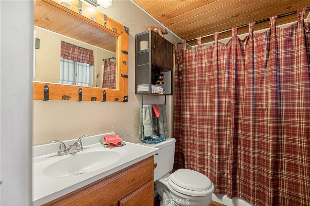 2151 Tank Road, Arrowbear, CA 92382 Full bathroom