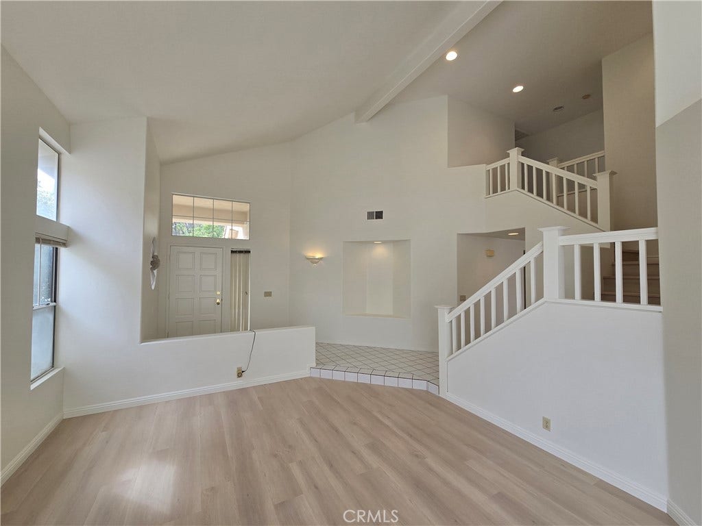 Formal living/dining & entry