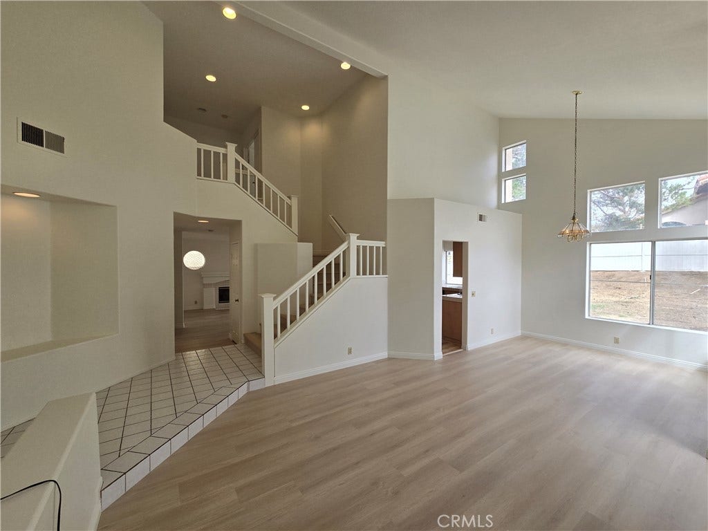 Formal living/dining & entry