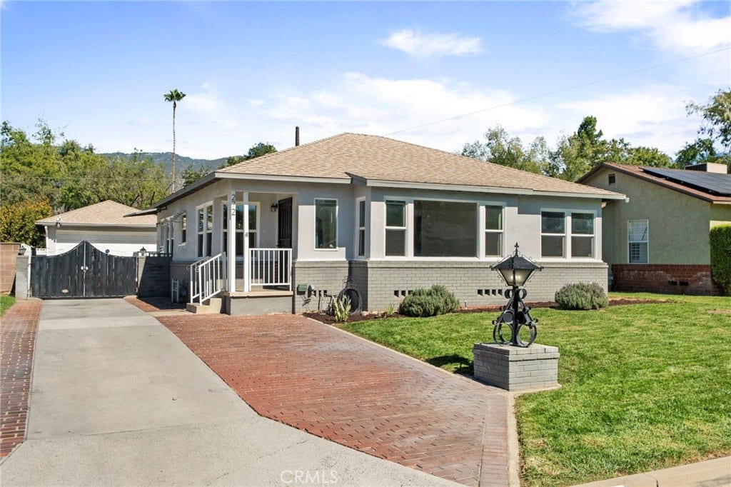 272 E 35th, San Bernardino, CA 92404 Welcome Home!