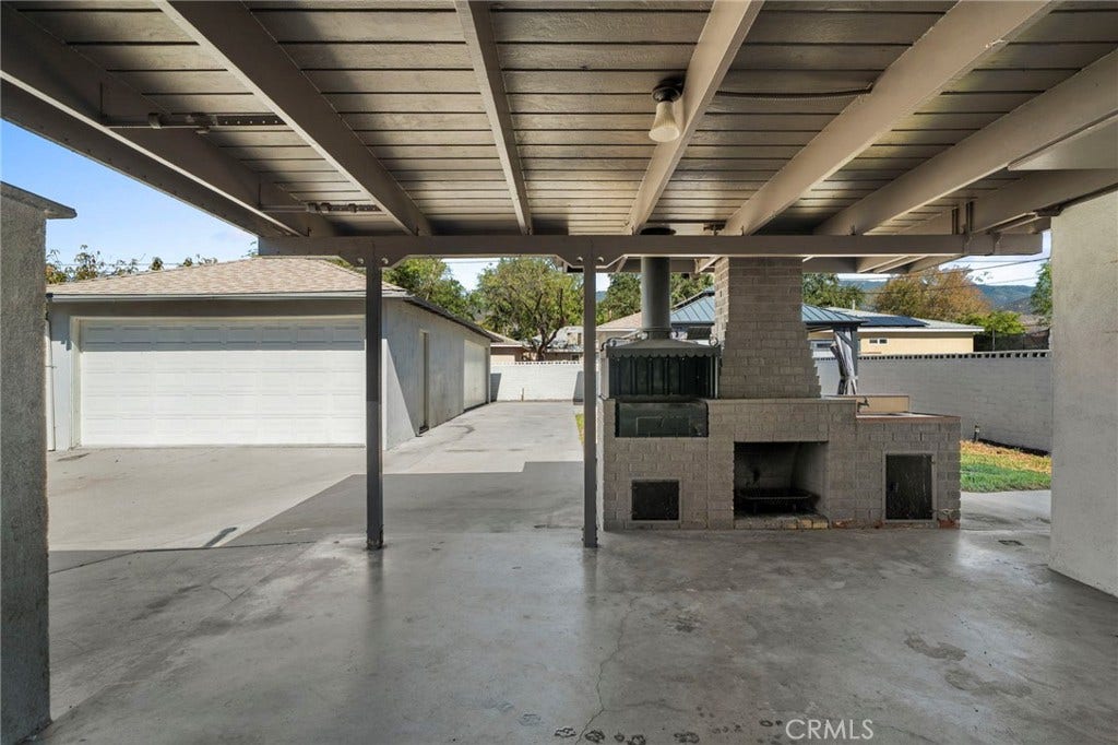 272 E 35th, San Bernardino, CA 92404 Patio