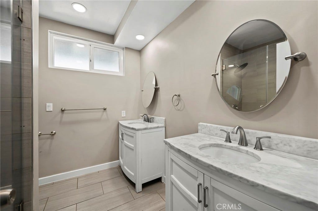 272 E 35th, San Bernardino, CA 92404 Primary Bathroom 1