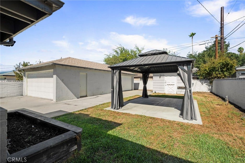 272 E 35th, San Bernardino, CA 92404 Backyard
