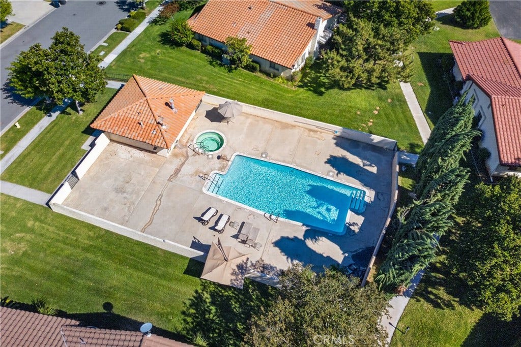 1457 Bella Vista Crest, Redlands, CA 92373 HOA POOL