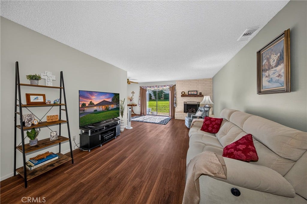 1457 Bella Vista Crest, Redlands, CA 92373 LIVING ROOM