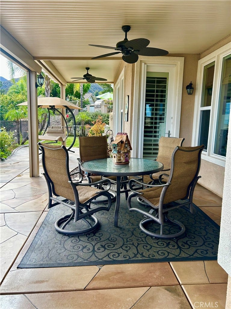 Large covered patio, 3 ceiling fans