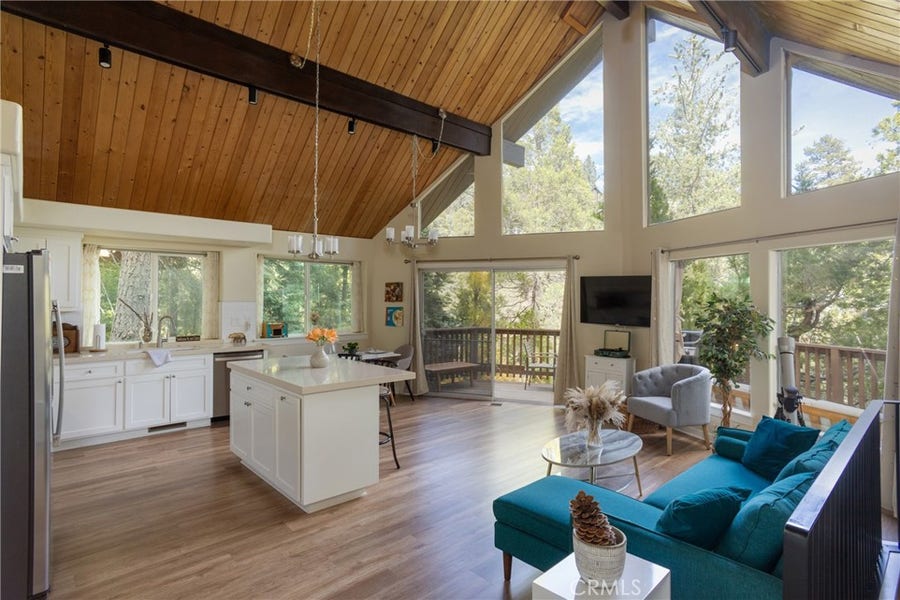 Property photo for 517 Brentwood, Lake Arrowhead, CA