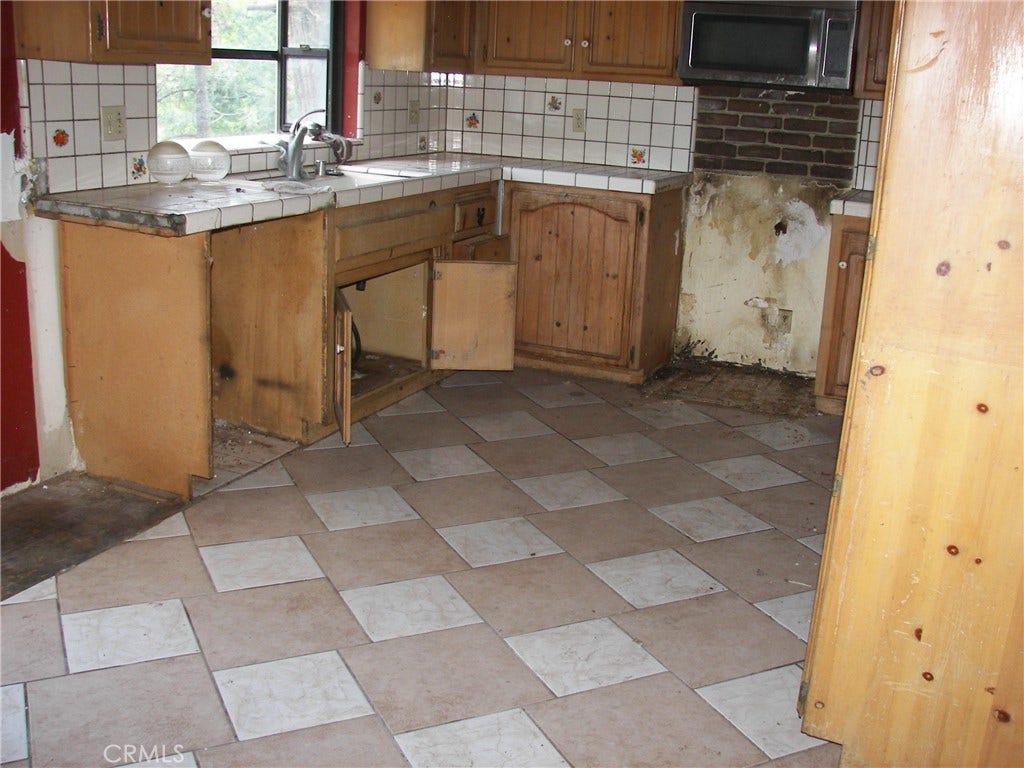 23730 Lakeview, Crestline, CA 92325 23730 Lakeview, Crestline, CA 92325