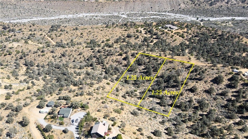 7958 HomeRidge Drive, Pinon Hills, CA 92372 7958 HomeRidge Drive, Pinon Hills, CA 92372