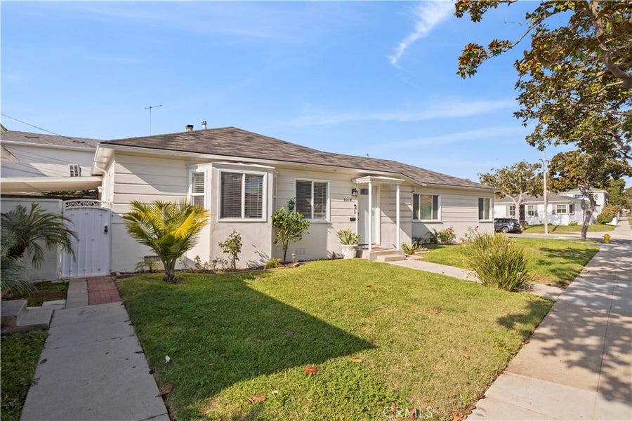 Property photo for 300 W Hillsdale, Inglewood, CA