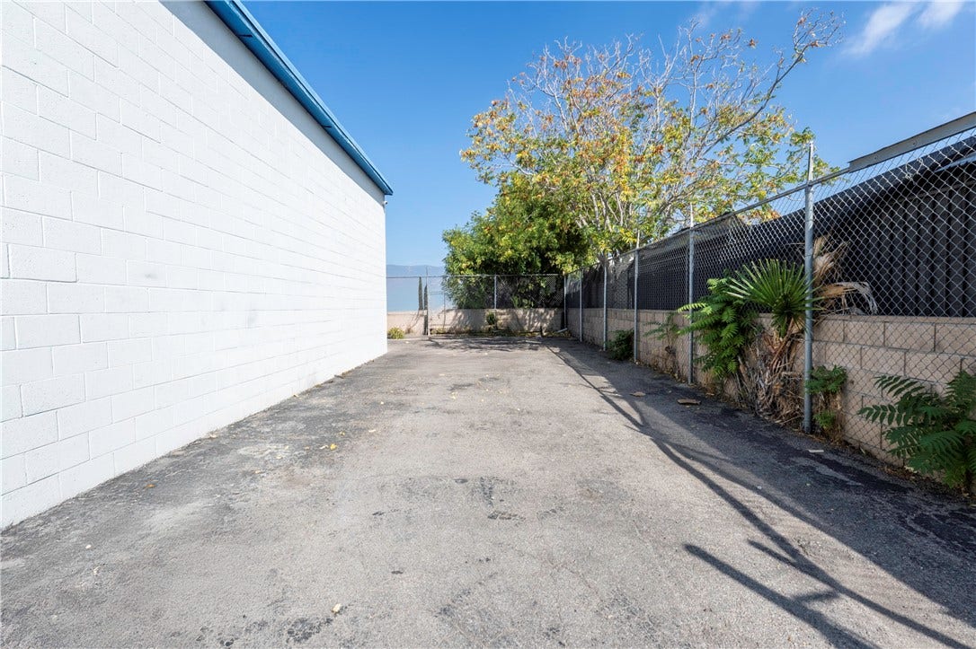 2436 E 5th, San Bernardino, CA 92346 2436 E 5th, San Bernardino, CA 92346