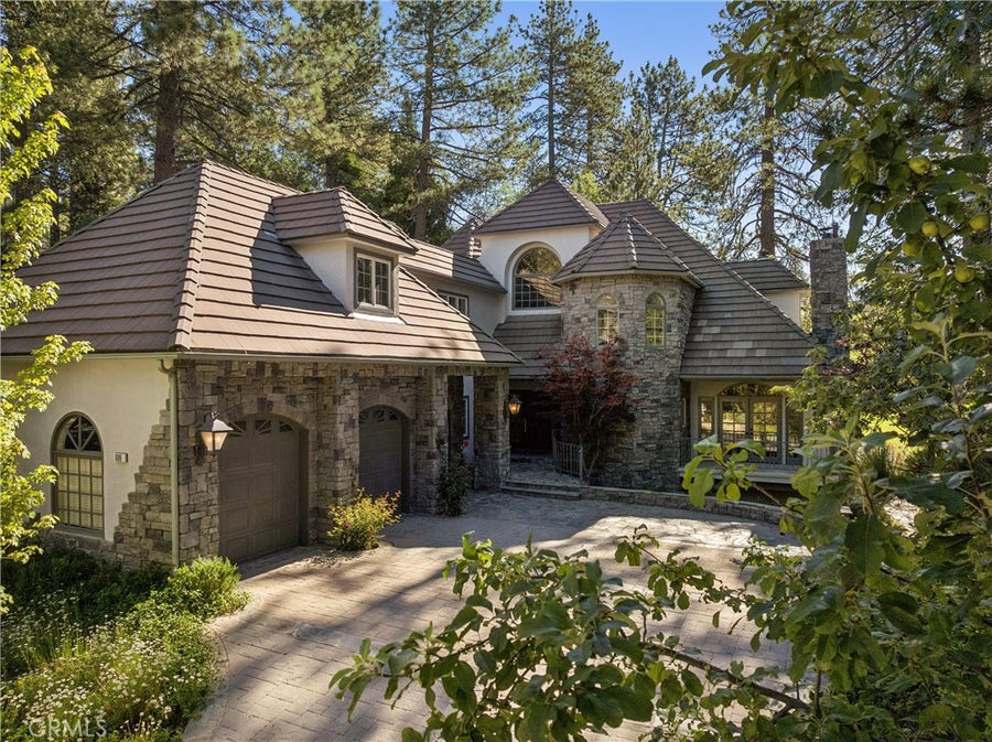 Property photo for 699 Brentwood, Lake Arrowhead, CA