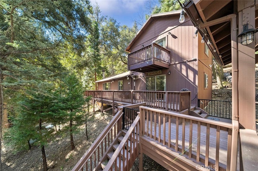 Property photo for 330 Canyon Drive, Cedarpines Park, CA
