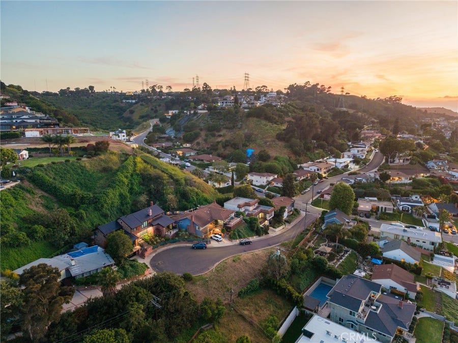 Property photo for 5261 Weatherford Dr, Los Angeles, CA