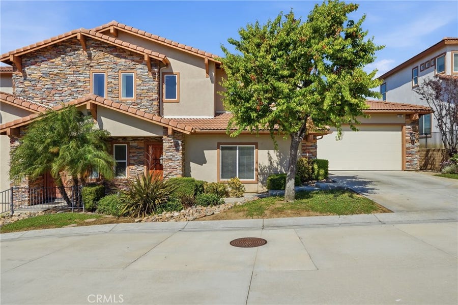 Property photo for 585 Via Pueblo, Riverside, CA