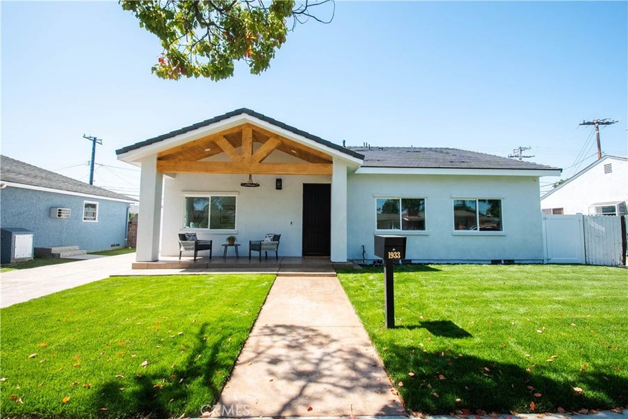 Property photo for 1933 Fanwood, Long Beach, CA