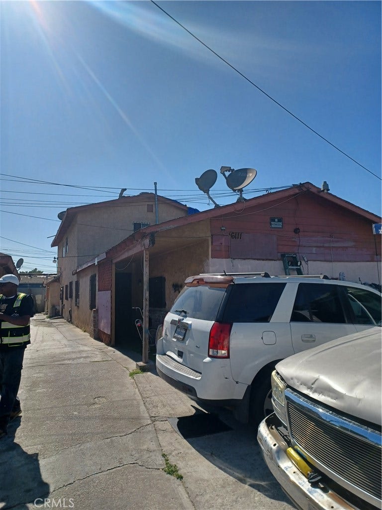 Property photo for 6111 Menlo, Los Angeles, CA
