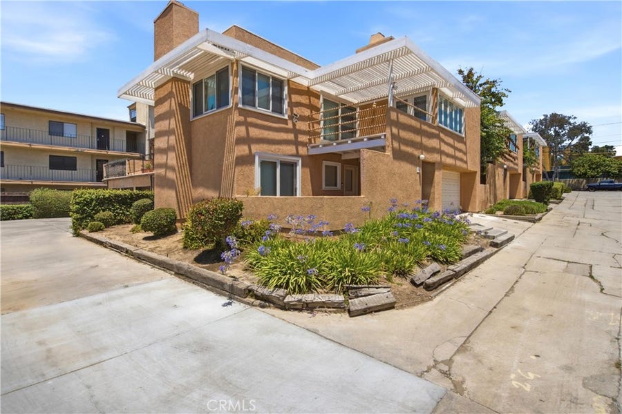 Property photo for 2744 E 20th Street, Signal Hill, CA