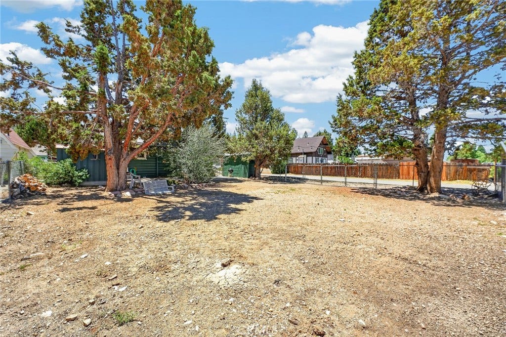 301 E Mountain View, Big Bear City, CA 92314 301 E Mountain View, Big Bear City, CA 92314