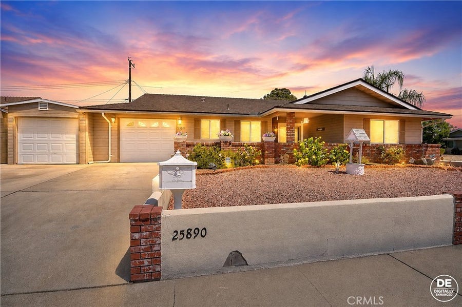 Property photo for 25890 Interlechen Drive, Sun City, CA