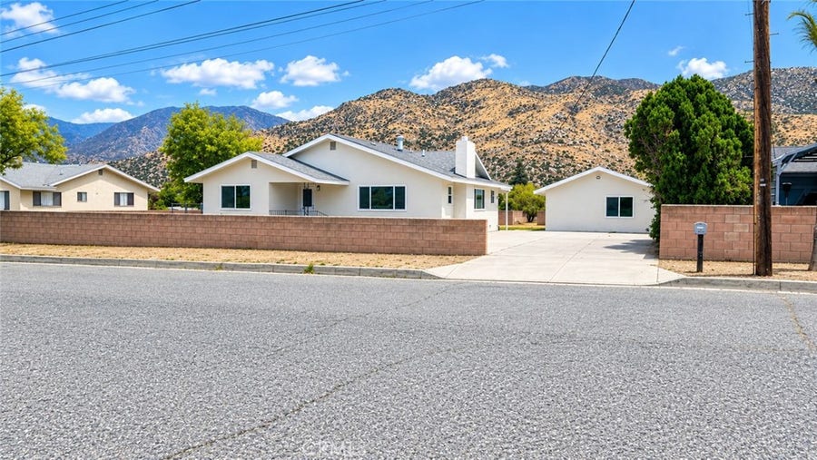 Property photo for 488 E Victory Avenue, Banning, CA