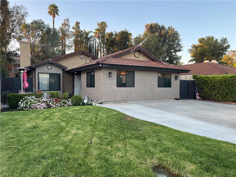 Property photo for 39559 oak cliff Drive, Temecula, CA