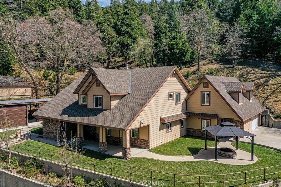 Property photo for 919 Venus Way, Crestline, CA