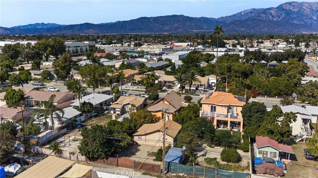 621 W Sunkist Street, Ontario, CA 91762 Areal