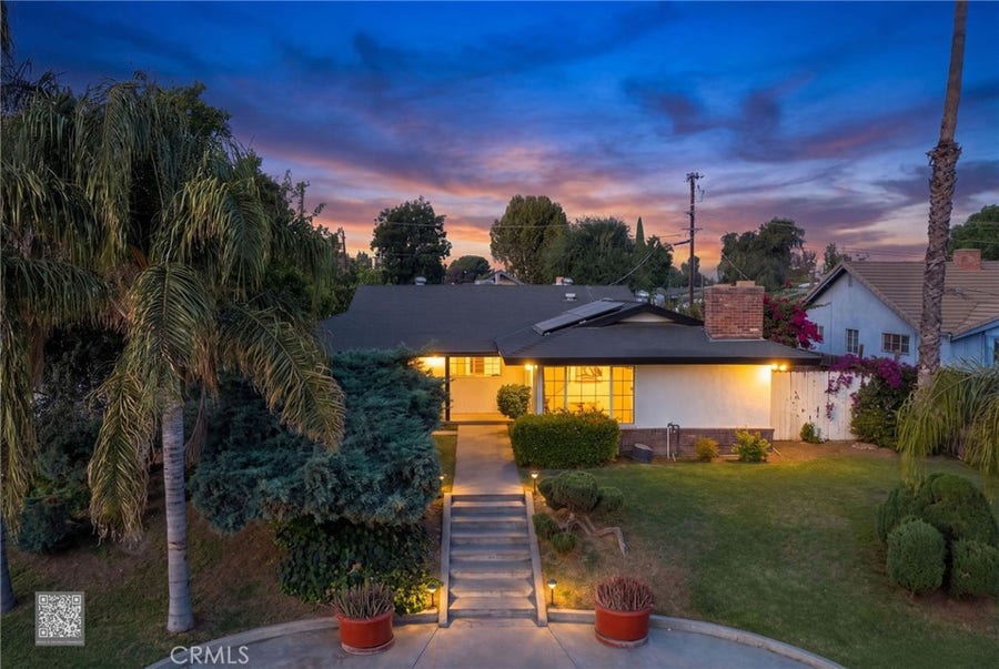 Property photo for 421 Brookhaven Dr, Bakersfield, CA