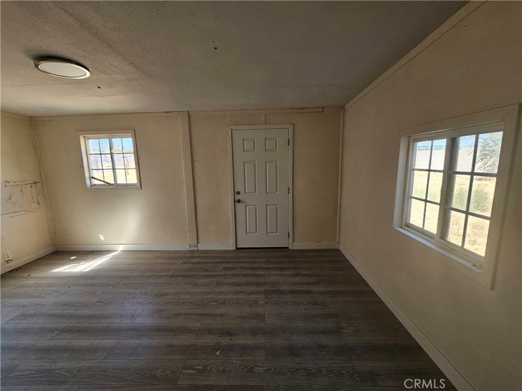 9282 Hickory, Hesperia, CA 92345 Enclosed patio