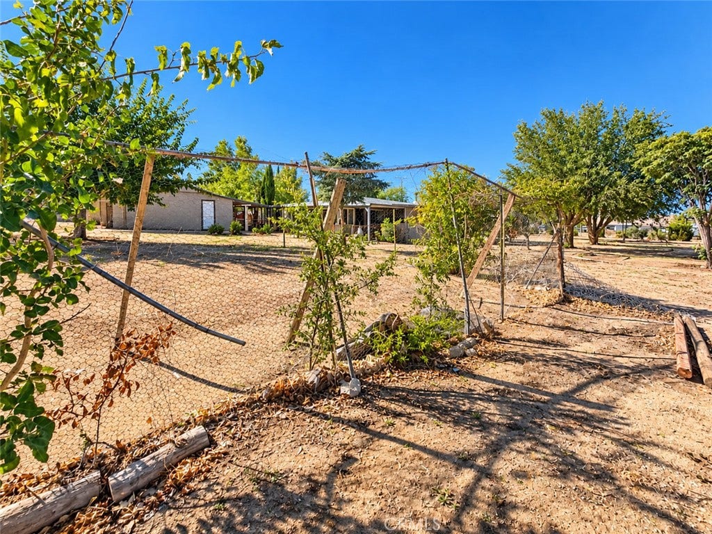 32461 Morse Lane, Lucerne Valley, CA 92356 32461 Morse Lane, Lucerne Valley, CA 92356