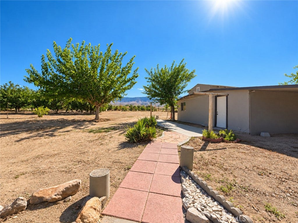 32461 Morse Lane, Lucerne Valley, CA 92356 32461 Morse Lane, Lucerne Valley, CA 92356