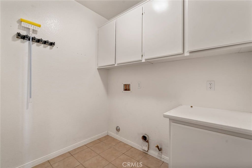 14968 Onyx Road, Victorville, CA 92394 Interior Laundry Room