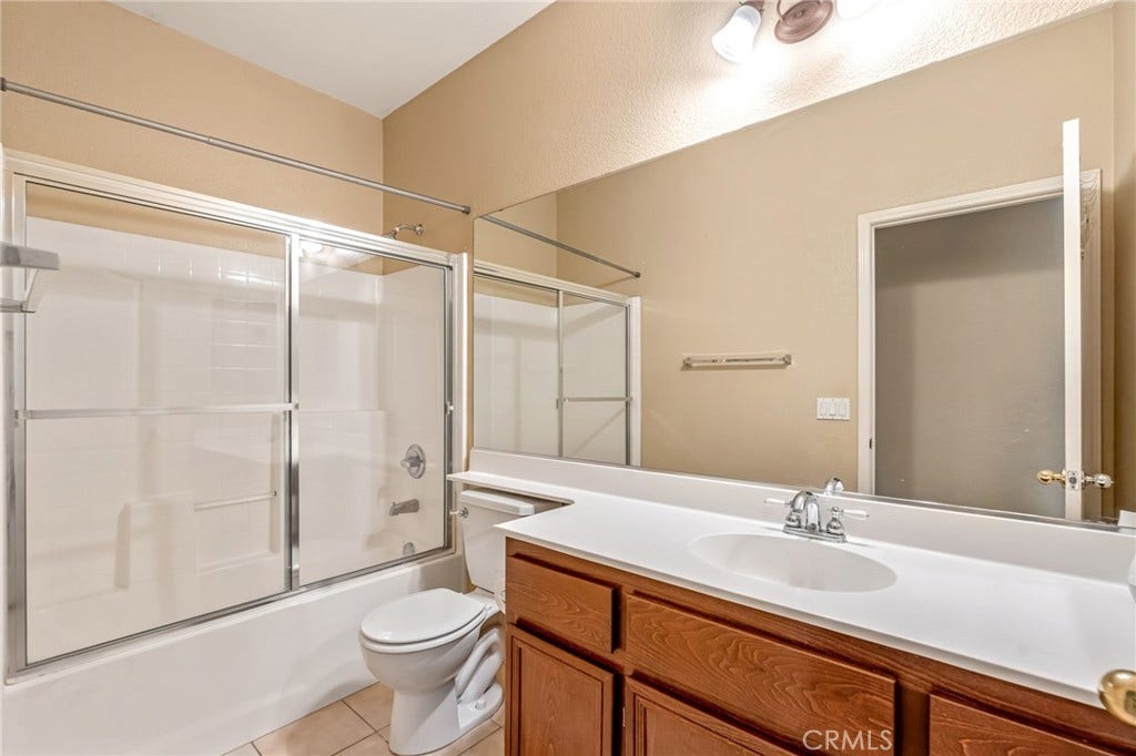 14968 Onyx Road, Victorville, CA 92394 Full Hallway Bathroom
