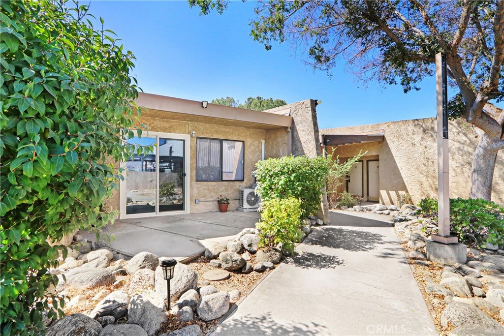 1706 Sessums Drive, #10, Redlands, CA 92374 1706 Sessums Drive, #10, Redlands, CA 92374