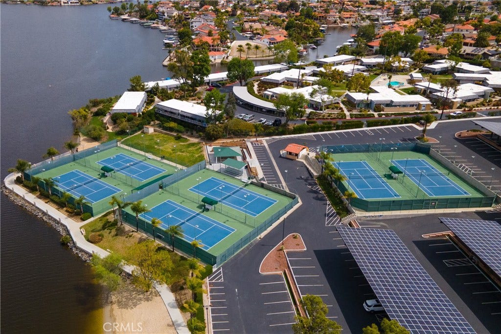22760 Cascade Drive, Canyon Lake, CA 92587 Tennis Courts
