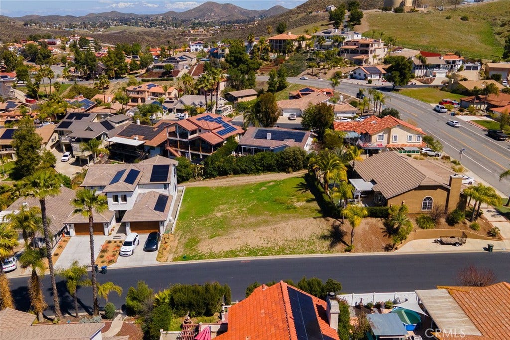 22760 Cascade Drive, Canyon Lake, CA 92587 22760 Cascade Drive, Canyon Lake, CA 92587