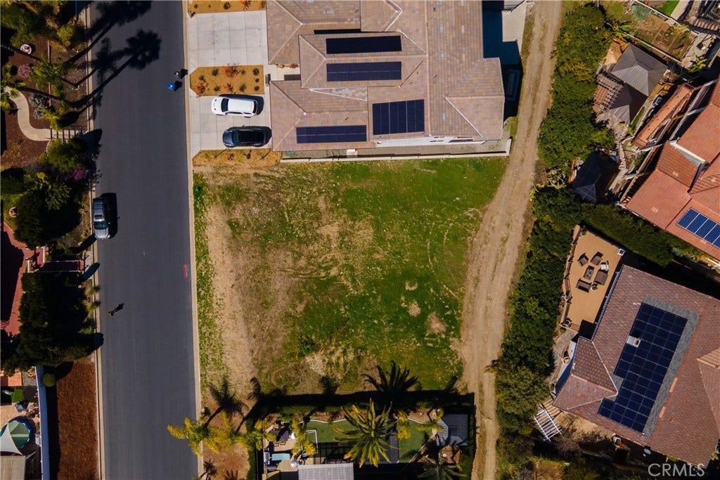 22760 Cascade Drive, Canyon Lake, CA 92587 22760 Cascade Drive, Canyon Lake, CA 92587