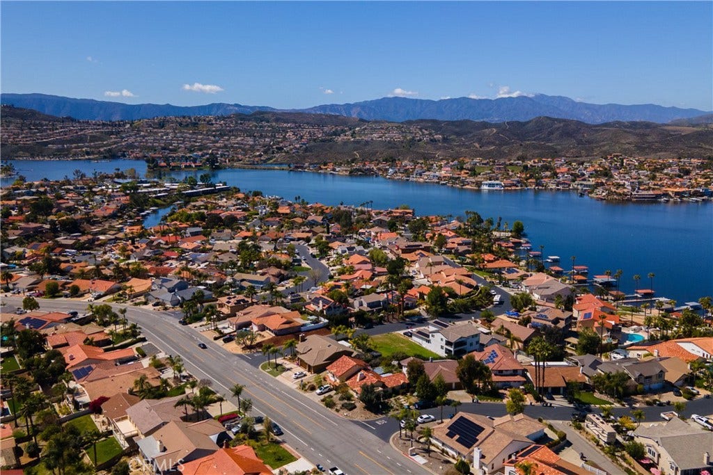 22760 Cascade Drive, Canyon Lake, CA 92587 22760 Cascade Drive, Canyon Lake, CA 92587
