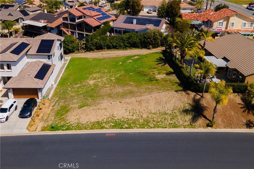 22760 Cascade Drive, Canyon Lake, CA 92587 22760 Cascade Drive, Canyon Lake, CA 92587