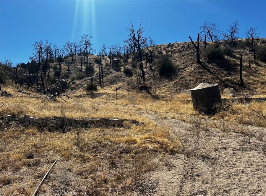 Property photo for 195 Ste/2 Min Bg, Llano, CA