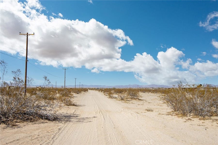Property photo for 1400 Learco Way, Joshua Tree, CA