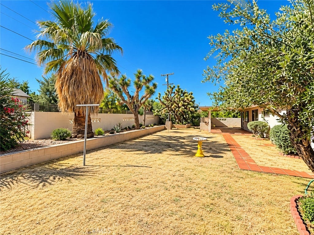 56481 Anaconda, Yucca Valley, CA 92284 great backyard