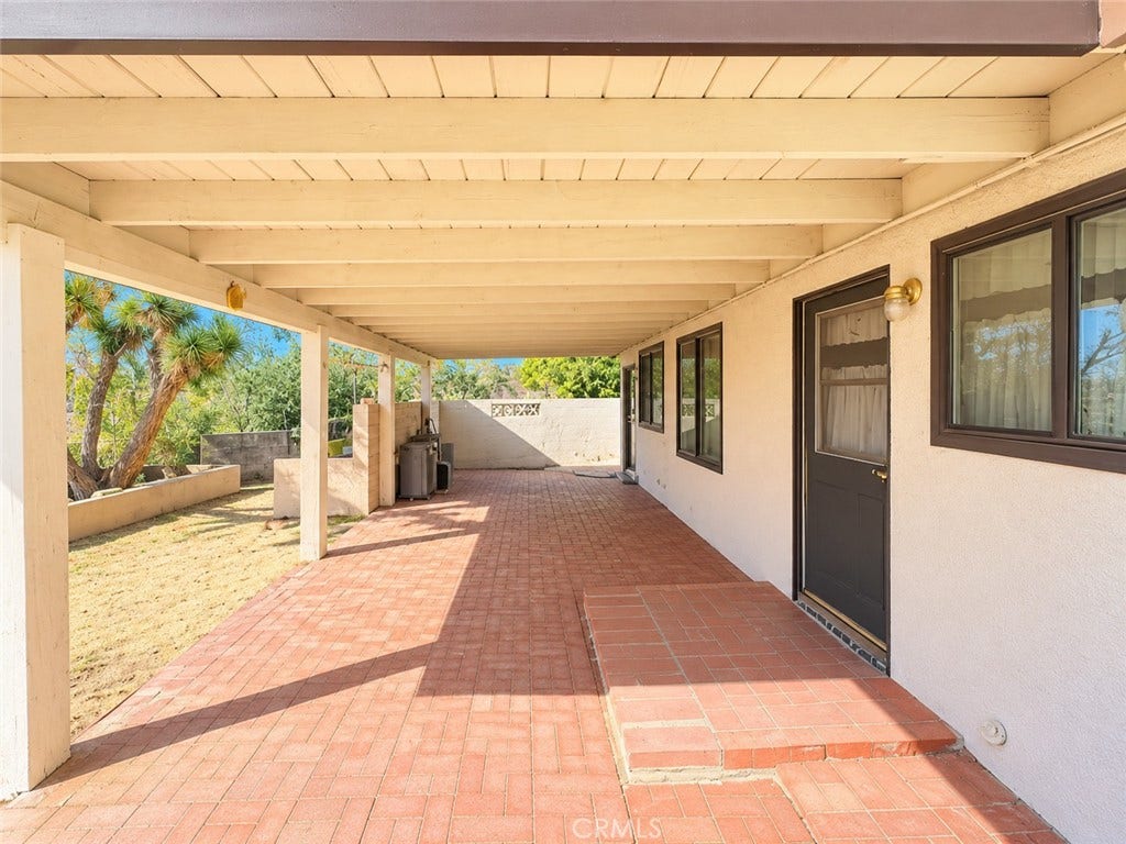 56481 Anaconda, Yucca Valley, CA 92284 Covered back patio