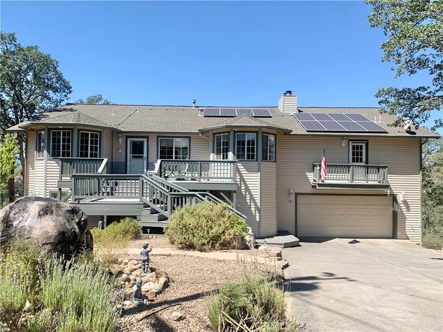 Property photo for 18076 Vista Point Ct, Hidden Valley Lake, CA