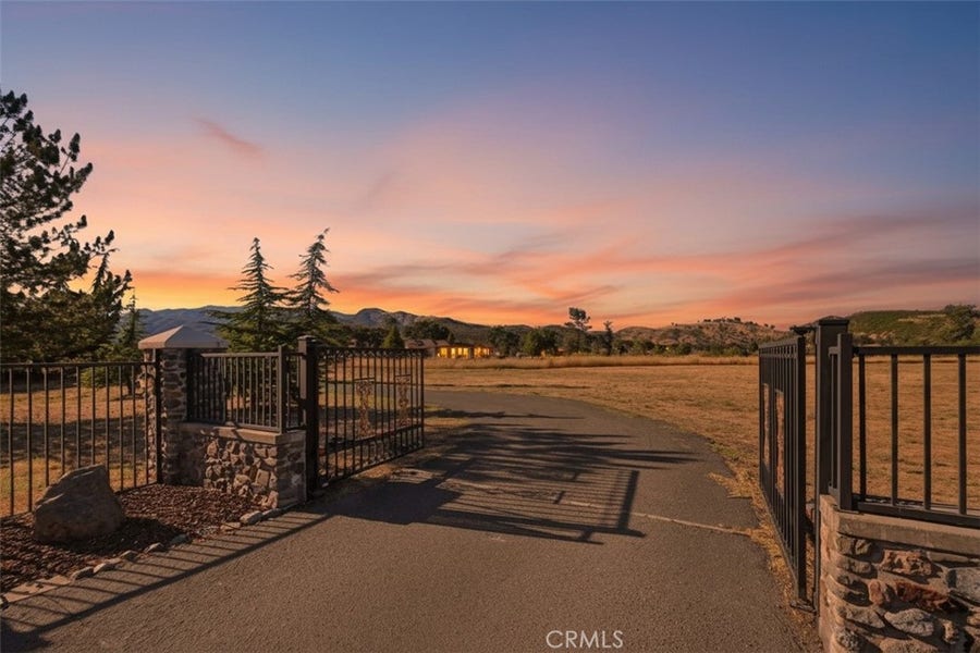 Property photo for 20805 Napa Avenue, Middletown, CA